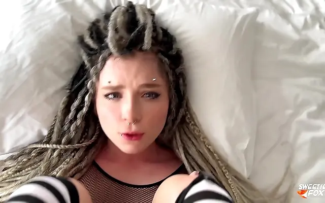 出轨 视频在线观看 在线观看网 喷出 Sexy Dreadlocked Babe Deepthroats and Swallows in Rough Session