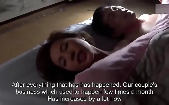 久久中文 又黄又爽又色 荡乳 Mechanic's thick cock fills her cheating wife's tight Asian pussy with cum