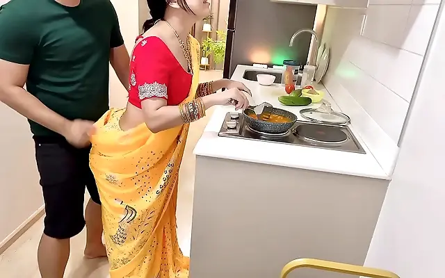 Horny Indian Wife Shows Off Her Big Ass While Cooking Amateur Creampie