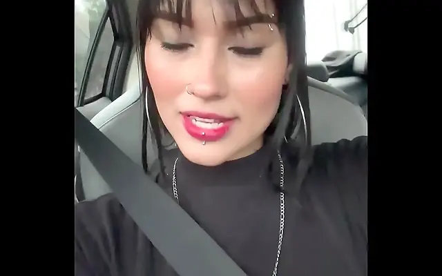 做爰电 AV一区二区 集免费观看 +高清 Latina beauty gives a wet blowjob and swallows cum in the car