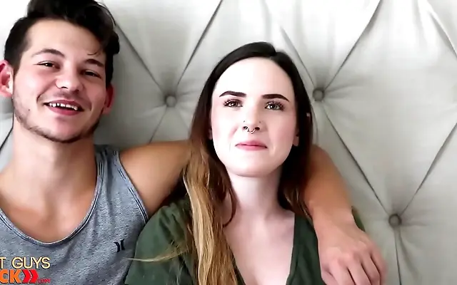 女人被狂躁 在线观看网 的小峓子 Muscular Jock Johnny America fucks brunette doggystyle in rough sensual session