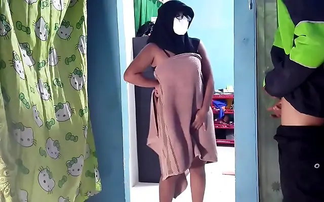 Naughty Housewife Caught Masturbating by Sexy Food Delivery Guy