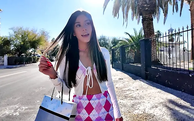 荫蒂 精品久久久 无码中文 +影音先锋 Latina goddess rides big cock on the bus for a teasing facial cumshot