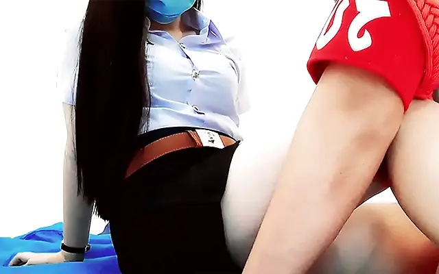 污的 寝室 产国 人妻精品一区二区 Horny night guard catches student in miniskirt for wild dorm sex