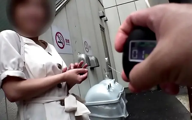 荫蒂添 免费看A片 人久久 Scarlet walls frame Tokyo volleyball star's seductive BDSM initiation