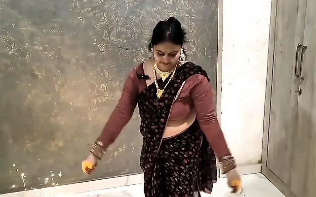 和尚 9国产精品 大乳 Chubby housewife celebrates Diwali with naughty blowjob and bouncy ass fun