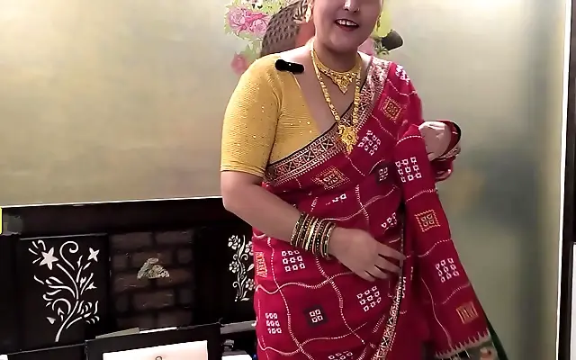 Amateur Indian beauty with big tits tempts in a sultry Kamasutra session