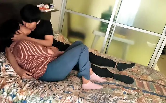 电影免费观看 国产一区二区 污污 2做爰 Young Latina Medical Student Takes creampie Ride Before Morning Classes