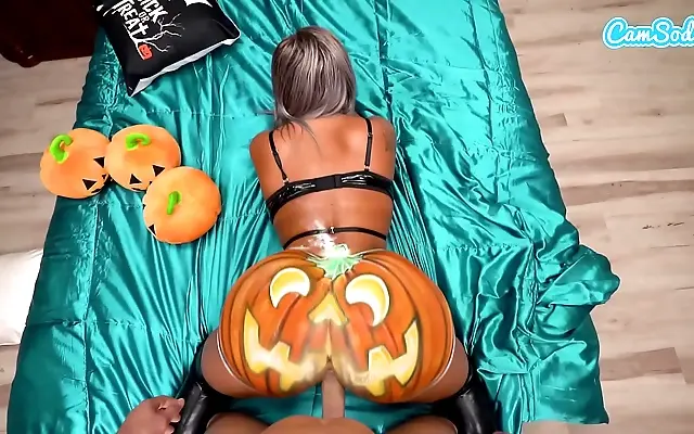 禁忌 av无码 又爽又刺激 日韩在线 Blonde Bombshell Rides Hard in Naughty Pumpkin Fantasy