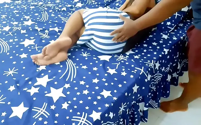 +影音先锋 真实 天天日天天 Busty Indian Bhabhi awakens to intense creampie fuck from stepdad