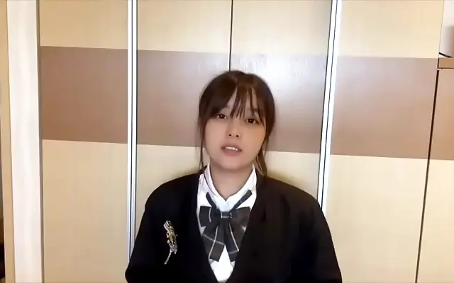 Japanese beauty craves eyes on her intimate solo session