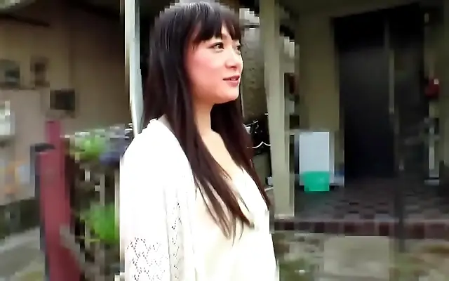 久久久久久 国产免费 精品一区二区 Straddles temptation with a curvy Japanese housewife in intimate close-up