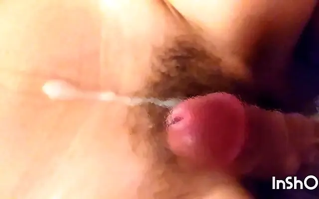 免费人 精品一卡 麻豆精品 Hot Japanese milf with tats deep-throats in the bathroom