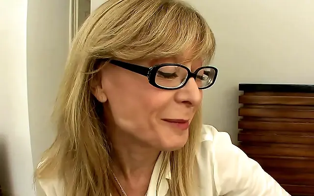 看少妇 精品久久久久久 爽爽 Nina Hartley Takes On a Hung College Stud in Steamy Anal Encounter