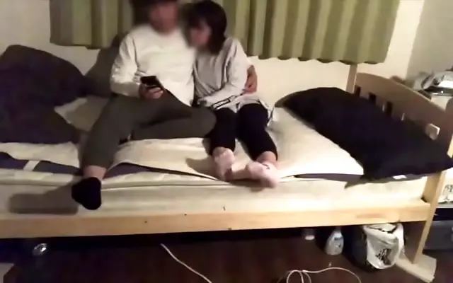亚洲人成 片一区二区 人妻系列 Two lovers reignite passion after months apart in the moonlit silence
