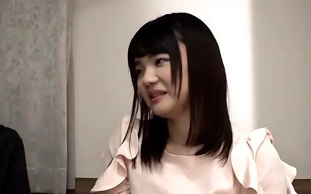 猛烈 躁到高潮 日本在线 Japanese student gets teased and licked before a hard fuck and cum inside