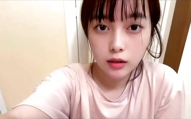 性色 久久人妻精品 亚洲偷 小莹 Sweat-dampened and wild, she fingers her thick bush after a long gym session