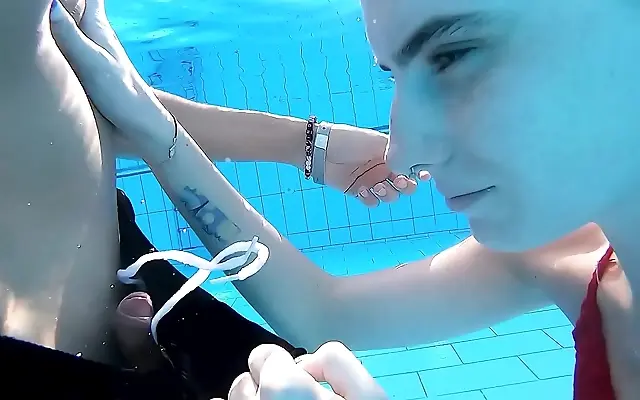 Steamy Bali escape with a curvy teacher and her college lover by the pool