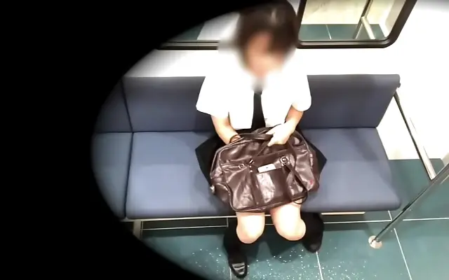 国产一级 到高潮喷水 无码专区 She can't resist the urge to touch herself on the crowded train ride home