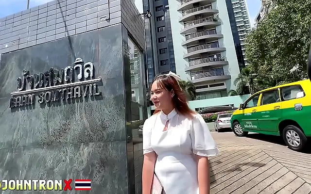亚洲欧美 教授 情免费 Chubby Thai cutie LILY moans through a deep blowjob and creampie ride
