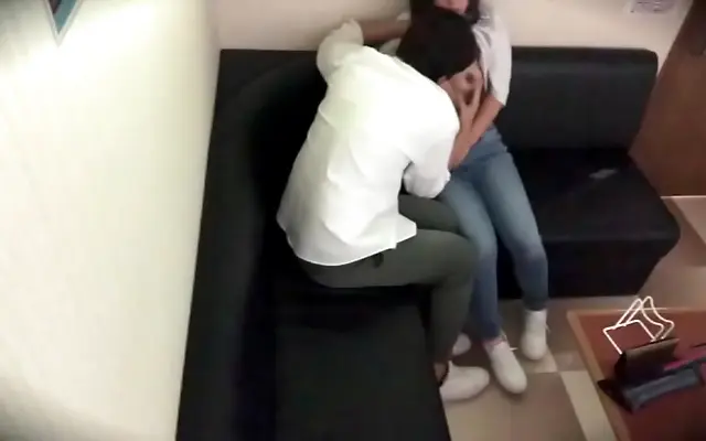 色噜噜狠狠 教练 片免费观看 Petite brunette rides hard in tight karaoke room after ball-licking tease
