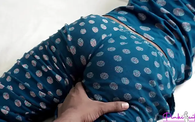 惨叫 夫妇交换 v亚洲 无码国产精品 Desi sister in law enjoys huge cumload in her mouth during steamy anniversary celebration