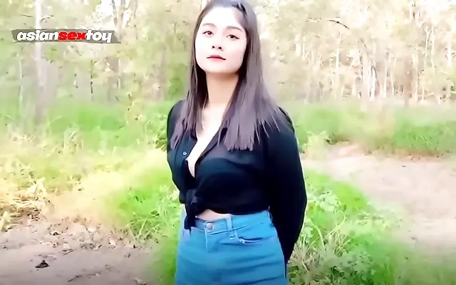 狂躁 丰满熟 一二三 Asian teen gets fucked outdoors in doggystyle cumming all over her cute pussy