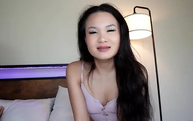 乱码久久久久久 高潮无 含着 车上 Sexy Asian Step-Sis Sakura Lin Gets Pounded by Massive BBC