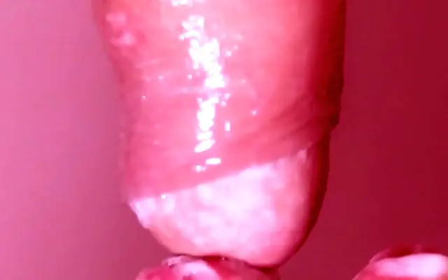 Pretty Japanese face deepthroats with intense passion up close