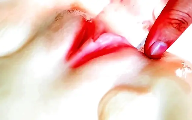 无删减 放荡 被啪 Toy Temptation on Her Shaved Pussy Close-Up