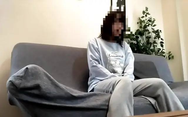 女人做爰 嫩草 制服诱惑 公与 Japanese amateur stirs awake in cute loungewear and explores pleasure with a new toy