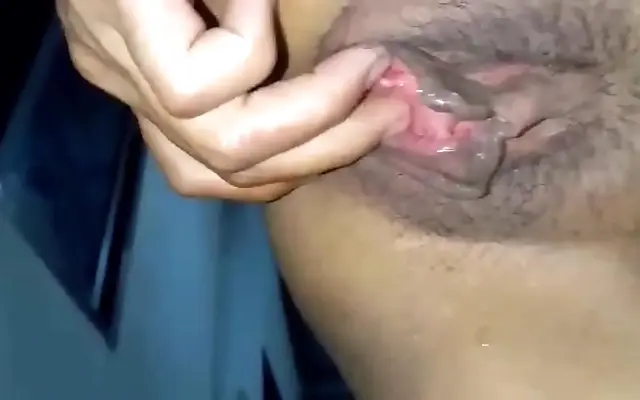 Sexy Amateur Cums Inside Her Tight Wet Pussy