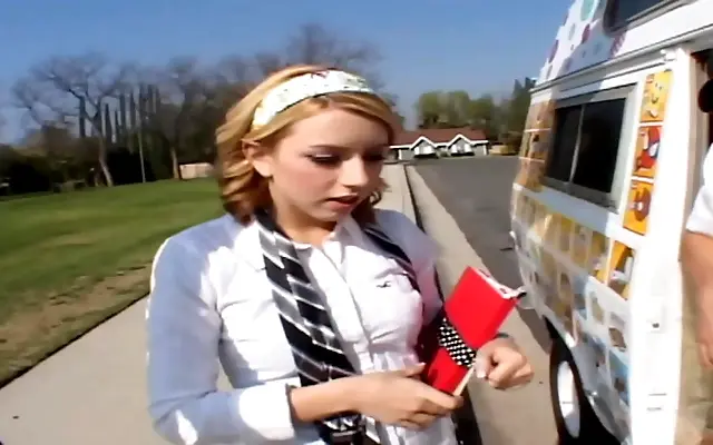 Lexi Belle