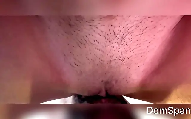 动漫在线 把腿 bbb 高潮了 Asian teen screams in pleasure as he devours and pounds her tight wet pussy