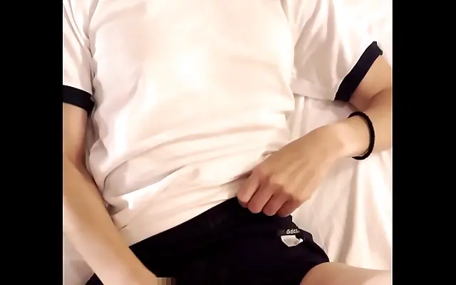 人妻人人 制服 久久人人 在线影院 Naive amateur couple seduced by tight gymwear in steamy homemade encounter