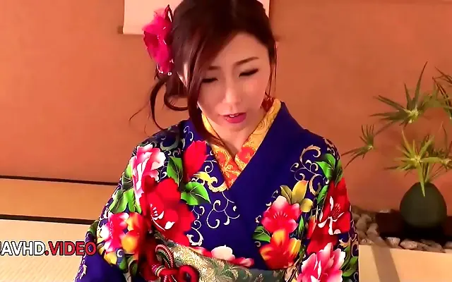 Ayumi Shinoda Ignites Passion in Silk Kimono with Steamy Blowjob Tease